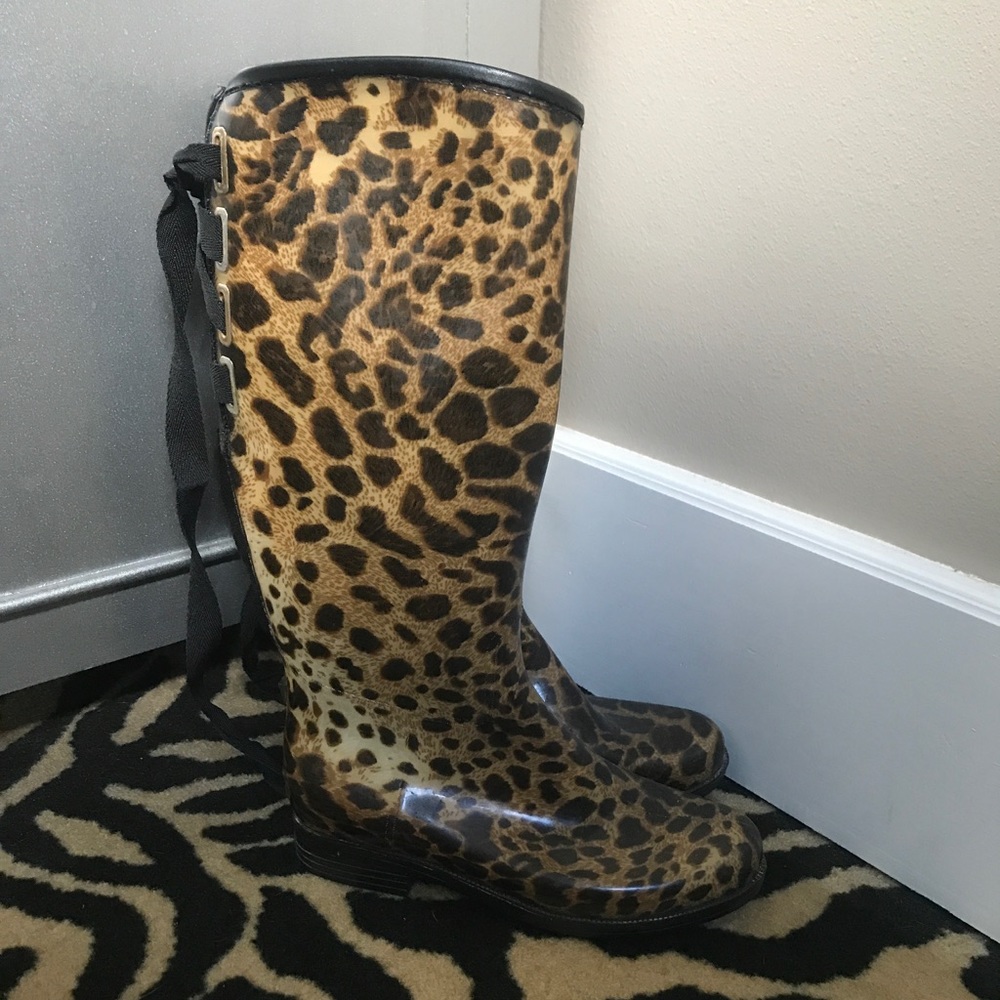 Leopard rain boots